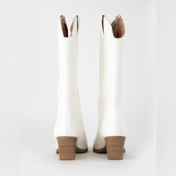 White cowboy boots - Picture 8 of 9